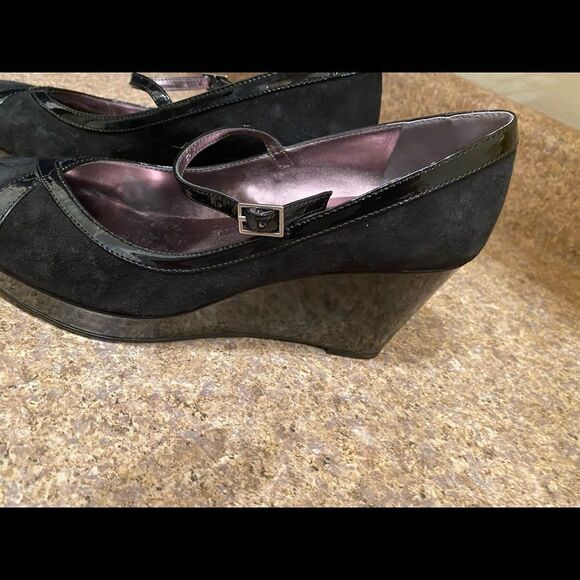 Tahari black wedge shoes size 8 - Picture 5 of 8